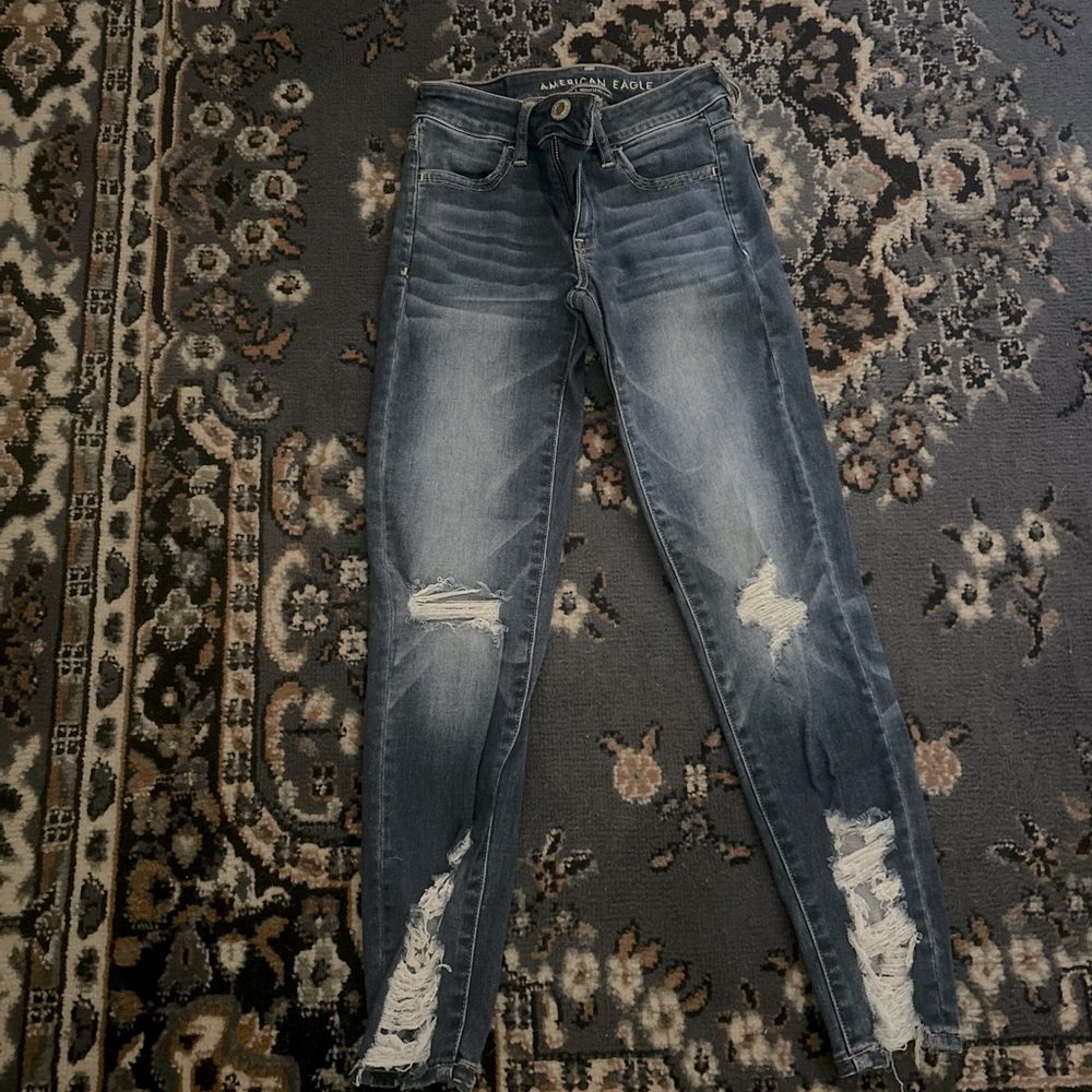 AMERICAN EAGLE 🦅 distressed jeans